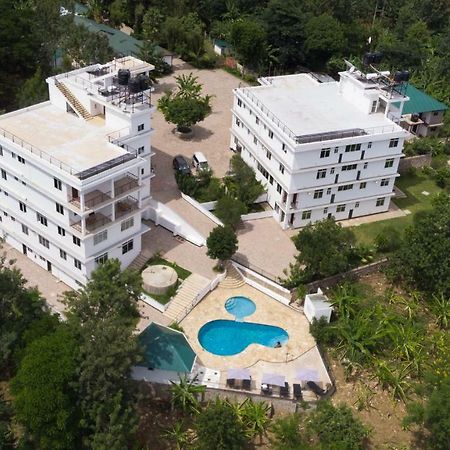 Two Mountains Lodge Arusha Bagian luar foto