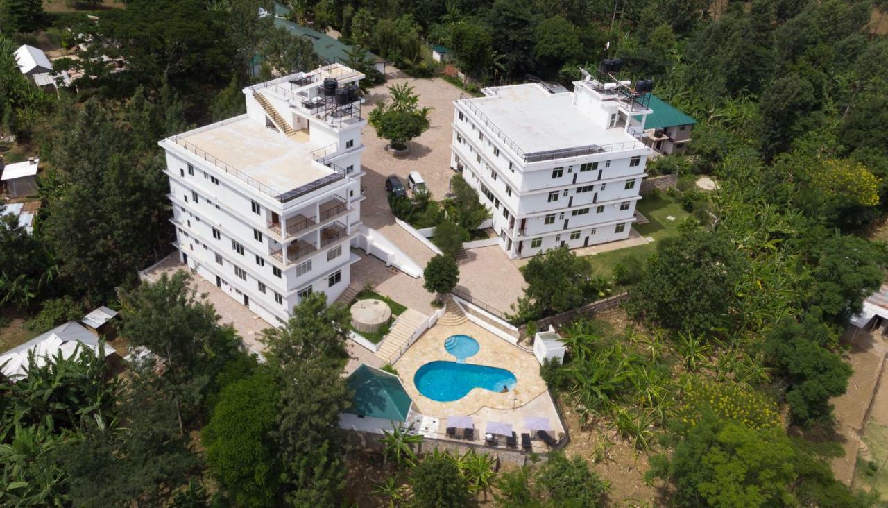 Two Mountains Lodge Arusha Bagian luar foto