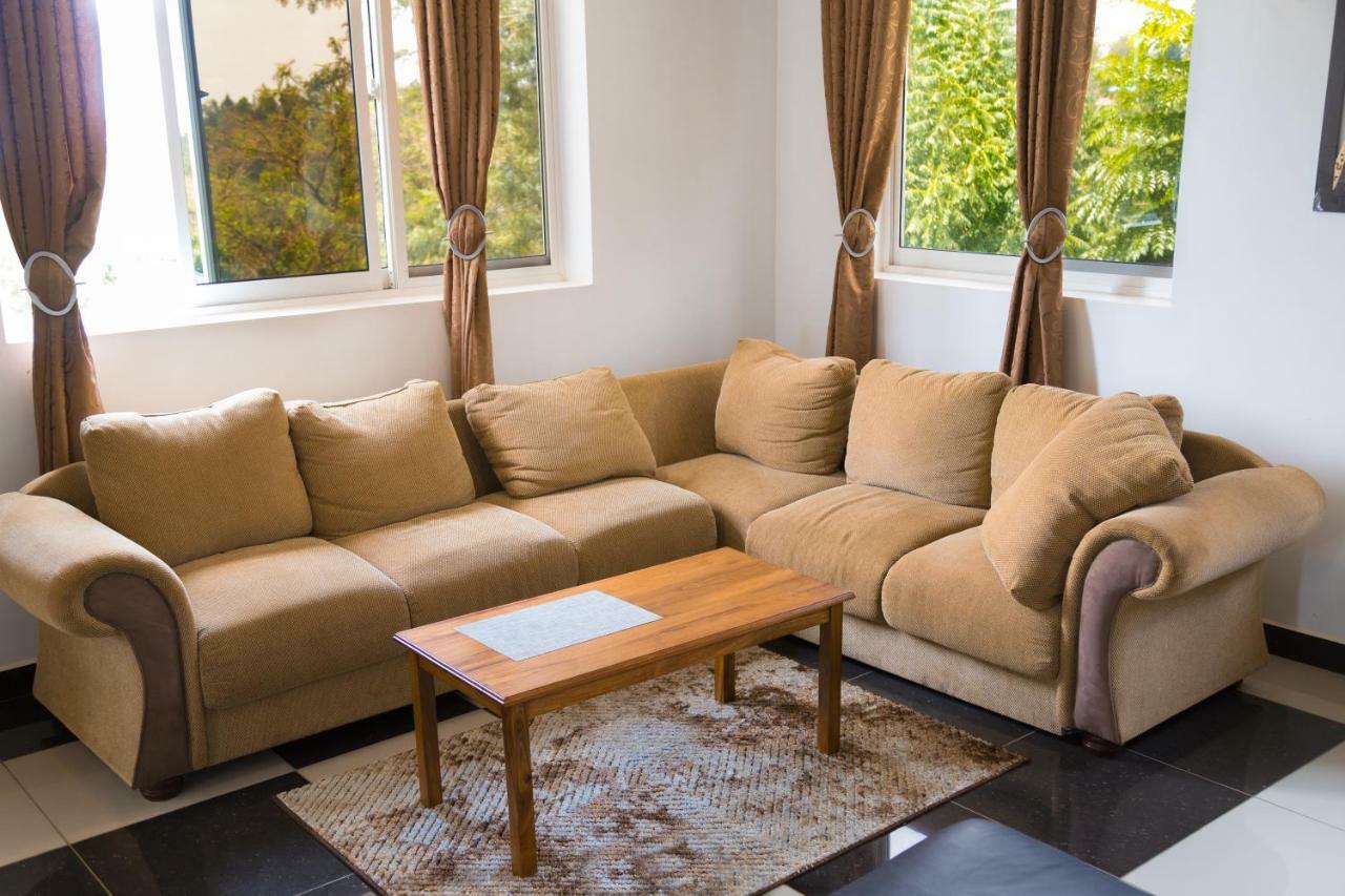 Two Mountains Lodge Arusha Bagian luar foto