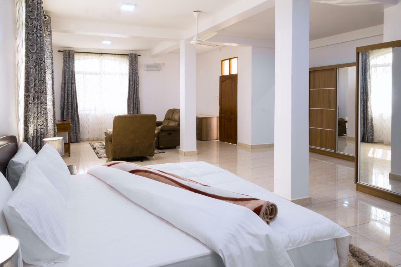 Two Mountains Lodge Arusha Bagian luar foto